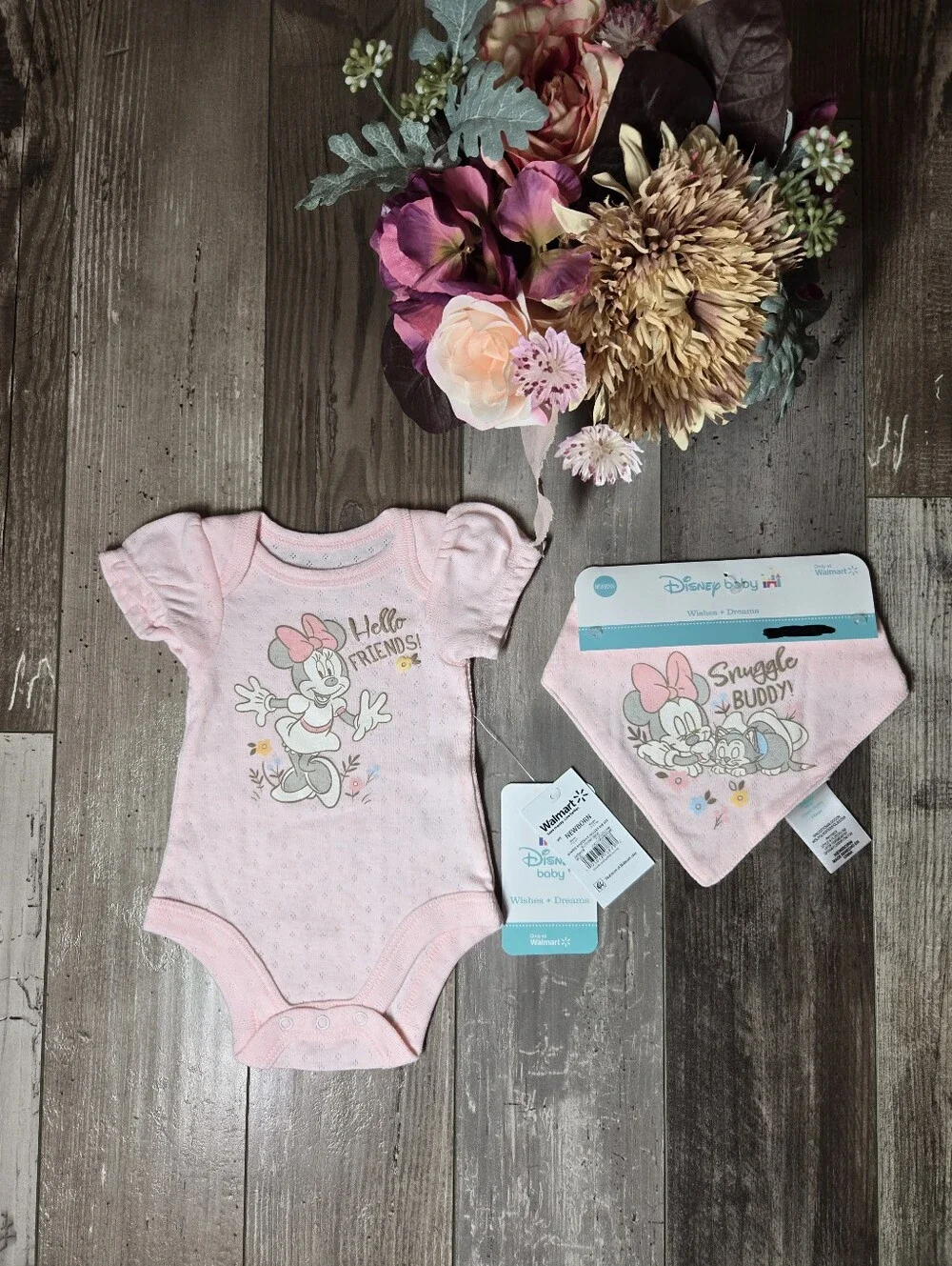 NWT Disney Pink Minnie Mouse Bodysuit with Coordinating Bib – 2pc Size Newborn